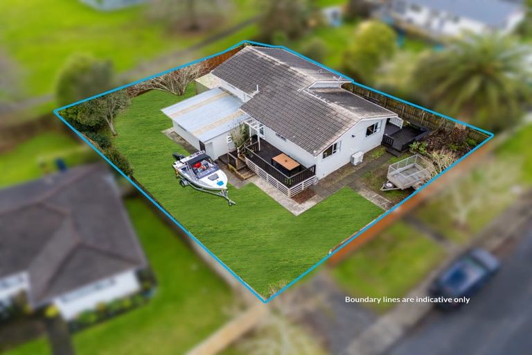 Photo of property in 3 St Margaret Place, West Harbour, Auckland, 0618