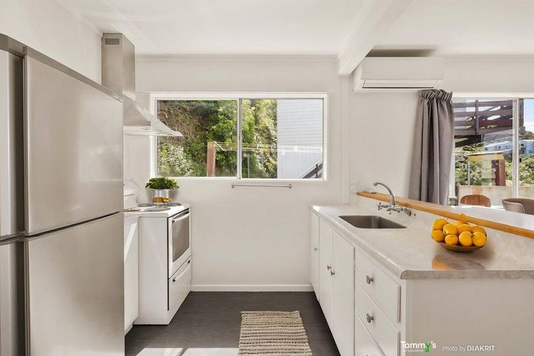 Photo of property in 2/5 Wye Street, Island Bay, Wellington, 6023