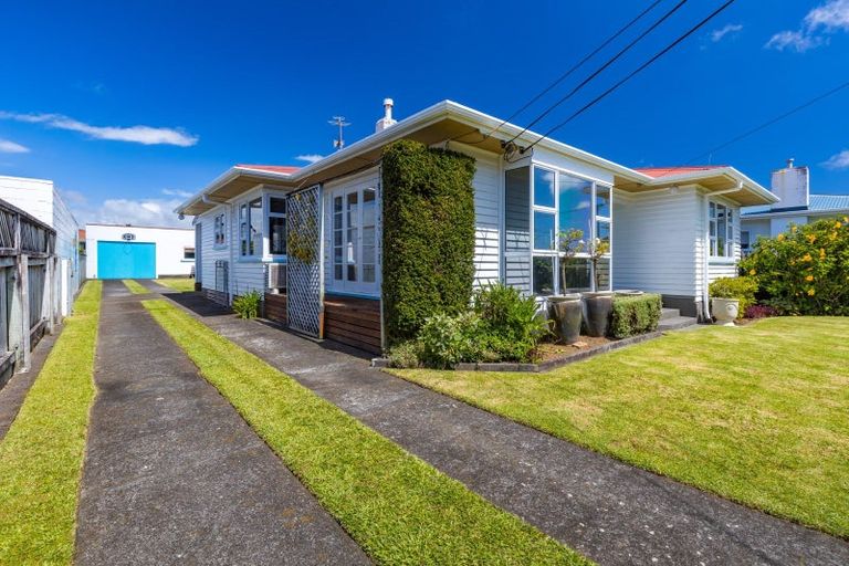 Photo of property in 4 Turakina Street, Merrilands, New Plymouth, 4312