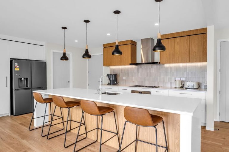 Photo of property in 27 Coutts Way, Fitzherbert, Palmerston North, 4410