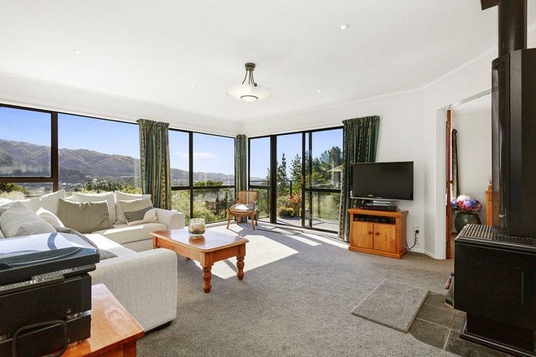 Photo of property in 40 Woodman Drive, Tawa, Wellington, 5028