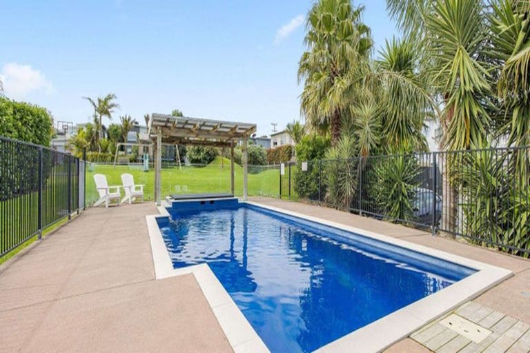 Photo of property in 8 Karauria Lane, Orewa, 0931