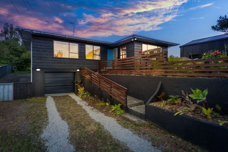 Photo of property in 21 Dale Road, Raumati South, Paraparaumu, 5032