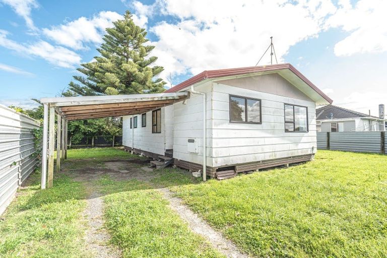 Photo of property in 35 Carson Street, Castlecliff, Whanganui, 4501