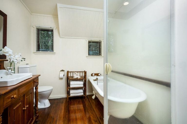 Photo of property in 131a Vauxhall Road, Narrow Neck, Auckland, 0624