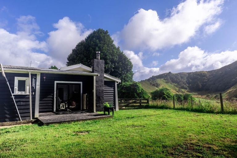 Photo of property in 822 Motukawa Road, Tarata, Inglewood, 4387