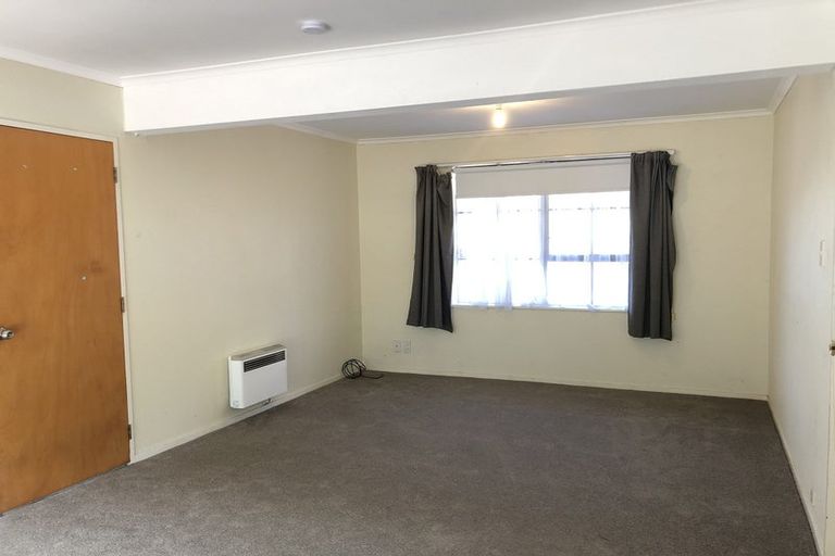 Photo of property in 30 Hoskins Avenue, Hillsborough, Auckland, 1042