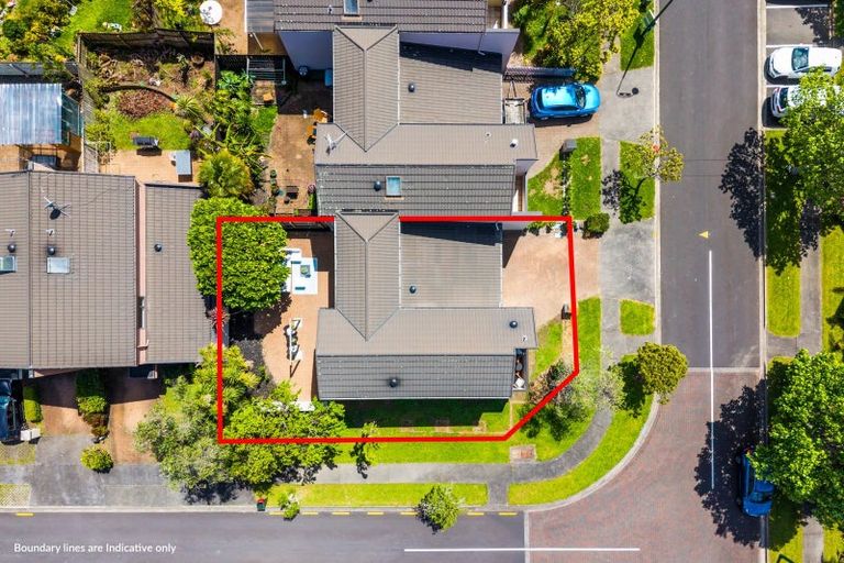 Photo of property in 11 Spalding Rise, Golflands, Auckland, 2013