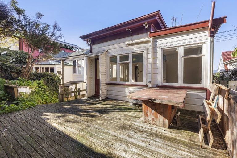 Photo of property in 18 Talavera Terrace, Kelburn, Wellington, 6012