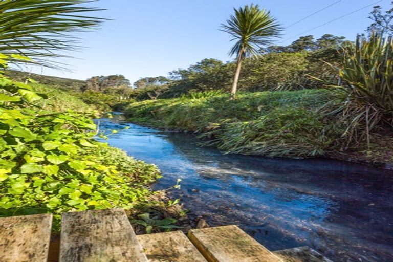 Photo of property in 32 Karekare Road, Karekare, New Lynn, 0772