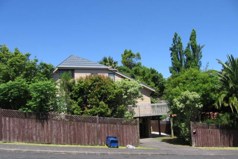Photo of property in 2/2 Stott Avenue, Birkdale, Auckland, 0626