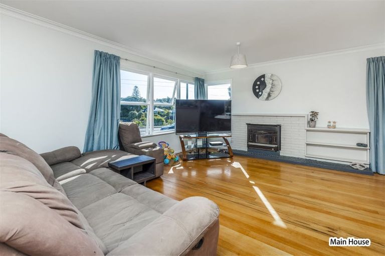 Photo of property in 8 Orere Point Road, Orere Point, Papakura, 2585
