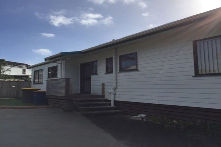 Photo of property in 2/45 Hutchinson Avenue, New Lynn, Auckland, 0600