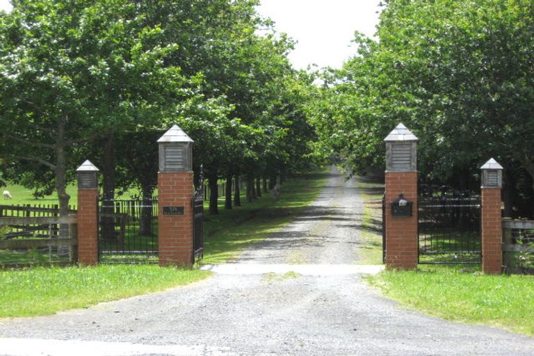 Photo of property in 574 Great South Road, Rosehill, Papakura, 2113