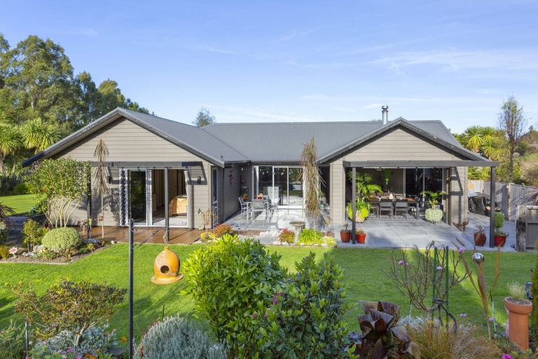 Photo of property in 21 Stewart Glen, Acacia Bay, Taupo, 3385