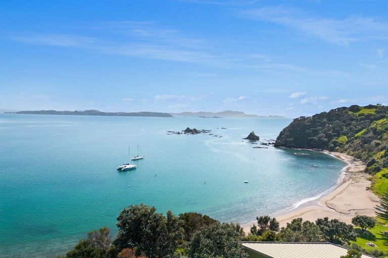 Photo of property in 17 Tapeka Heights Lane, Russell, 0202