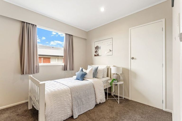 Photo of property in 12 Tawhana Crescent, Red Beach, 0932