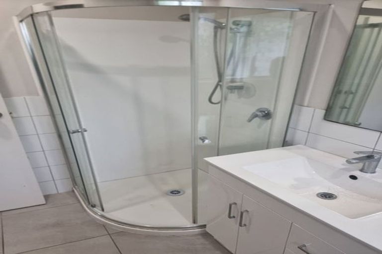 Photo of property in 1/19a Ribblesdale Road, Henderson, Auckland, 0612