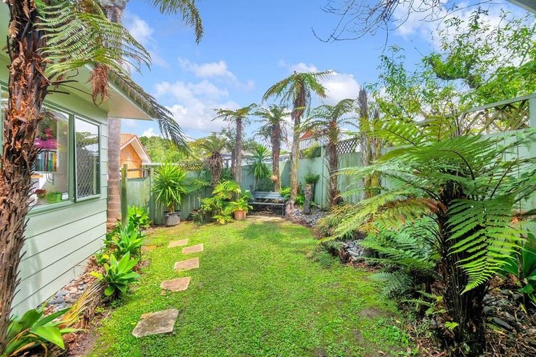 Photo of property in 44a Riserra Drive, Ranui, Auckland, 0612