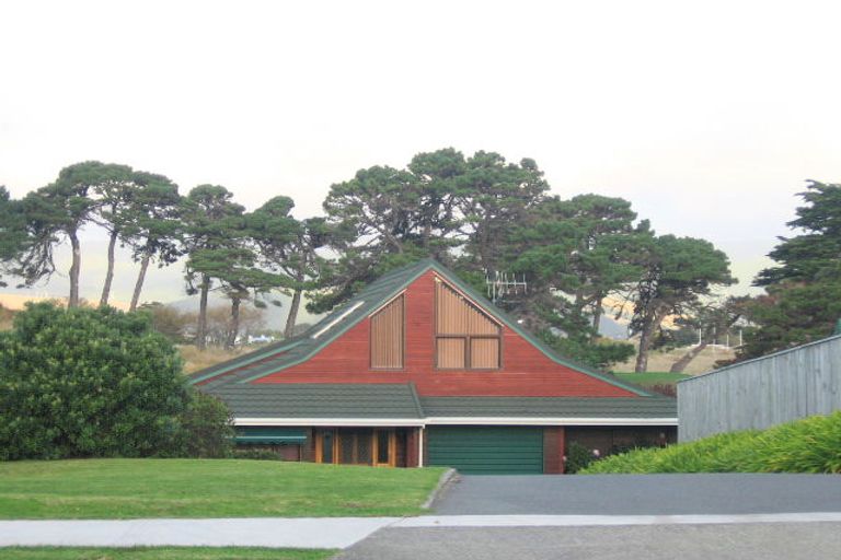 Photo of property in 28 Golf Road, Paraparaumu Beach, Paraparaumu, 5032