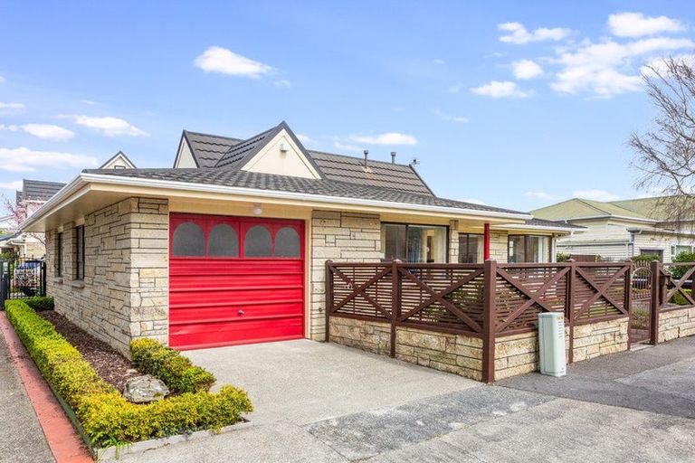 Photo of property in 2/6 Nikau Grove, Woburn, Lower Hutt, 5010