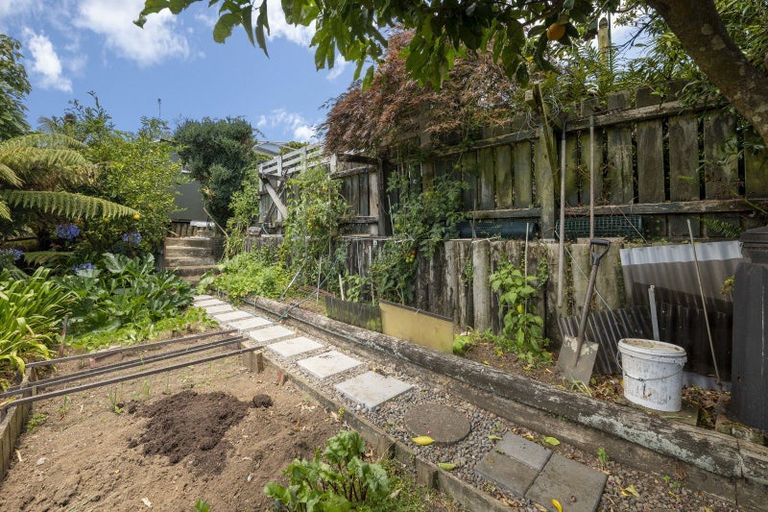 Photo of property in 8 La Salle Drive, Westown, New Plymouth, 4310