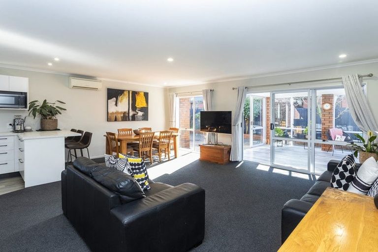 Photo of property in 2/3 Inglewood Place, Avonhead, Christchurch, 8042