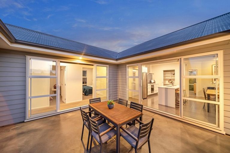 Photo of property in 7 Barnsley Crescent, West Melton, 7618