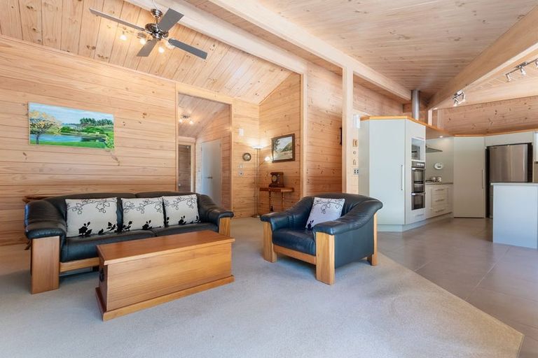 Photo of property in 27 Cascade Way, Paraparaumu, 5032