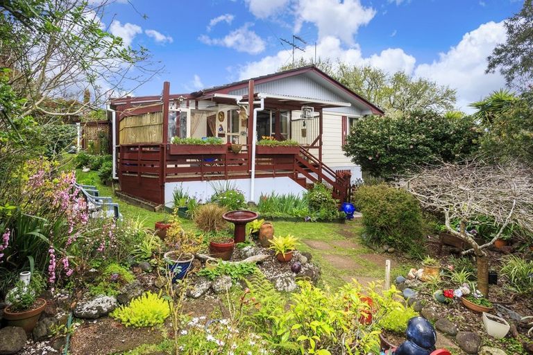 Photo of property in 8 Embassy Place, Glenfield, Auckland, 0629