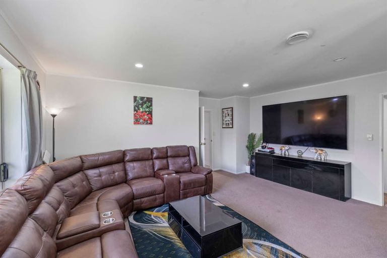 Photo of property in 19 Liddesdale Place, Papakura, 2110