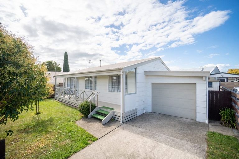 Photo of property in 25a Rosedale Crescent, Cloverlea, Palmerston North, 4412