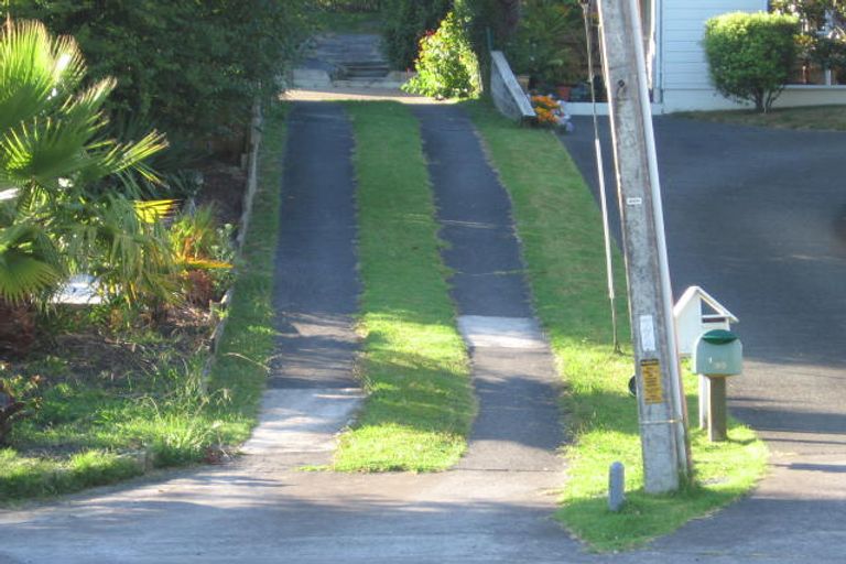 Photo of property in 2/60 Glencoe Road, Browns Bay, Auckland, 0630