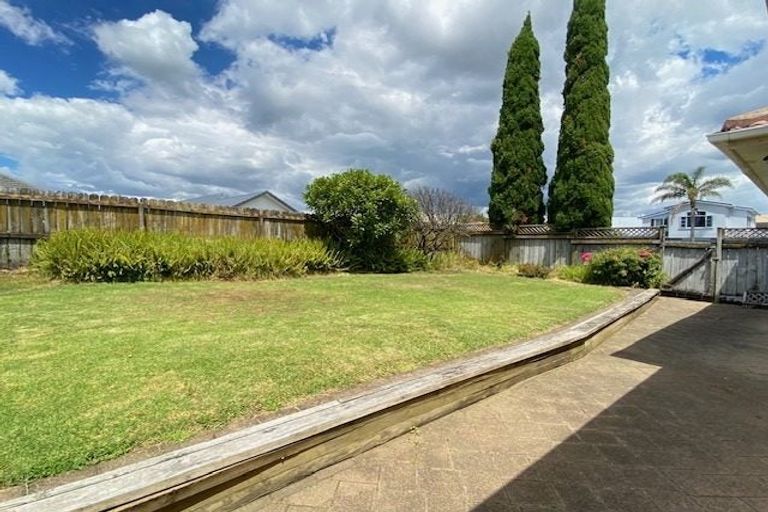 Photo of property in 14 Tolben Place, Golflands, Auckland, 2013