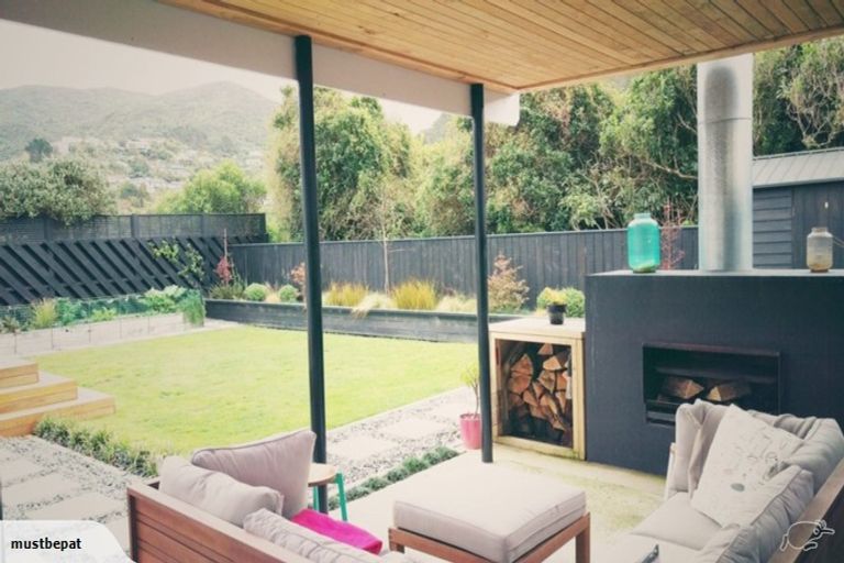 Photo of property in 18 Fernlea Avenue, Karori, Wellington, 6012