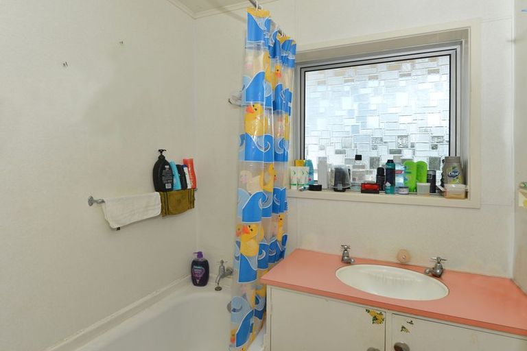 Photo of property in 2/5 Second Avenue, Avenues, Whangarei, 0110
