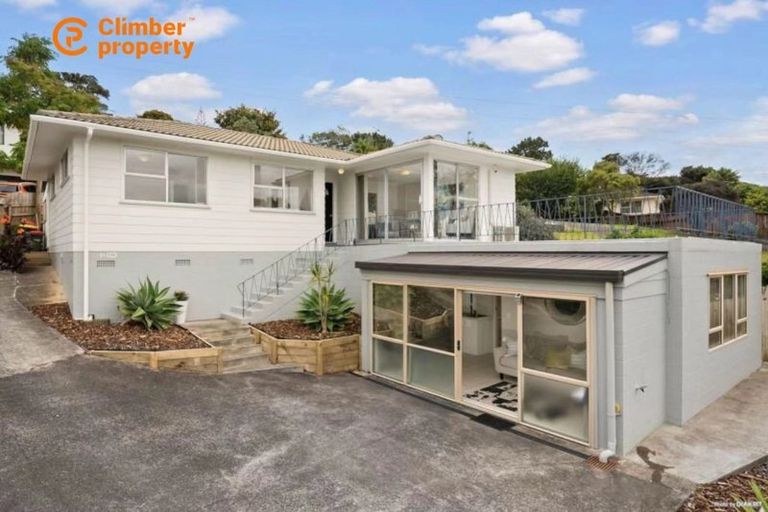 Photo of property in 1/10 Mcquoid Place, Glenfield, Auckland, 0629