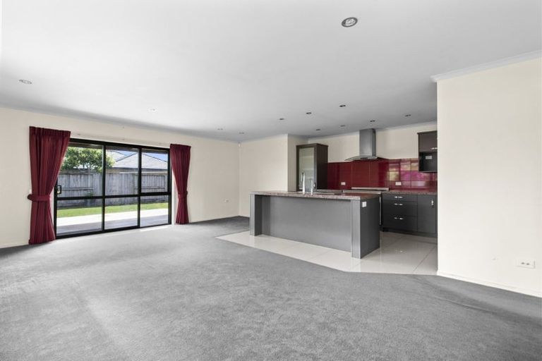 Photo of property in 22 Whitney Place, Rototuna North, Hamilton, 3210