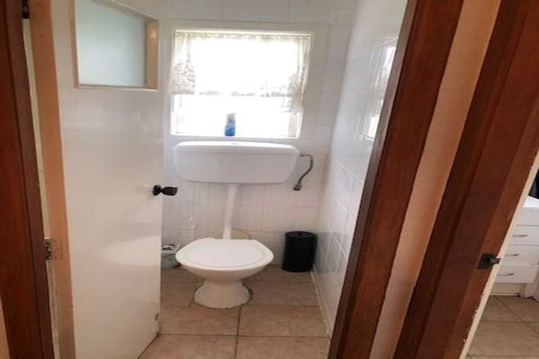 Photo of property in 22 Matipo Road, Te Atatu Peninsula, Auckland, 0610