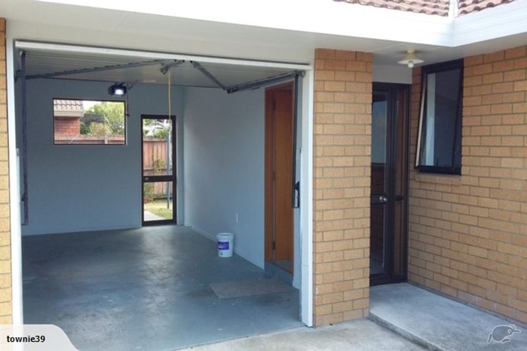 Photo of property in 2/7 Clipston Place, Halswell, Christchurch, 8025