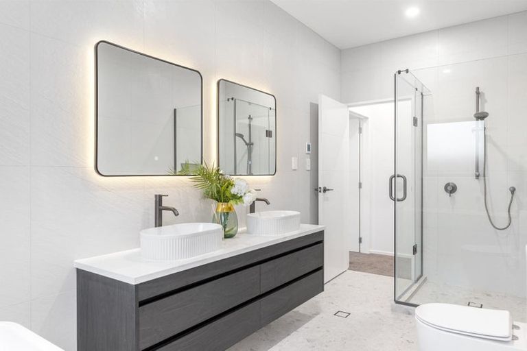 Photo of property in 32 Streamview Way, Long Bay, 0792