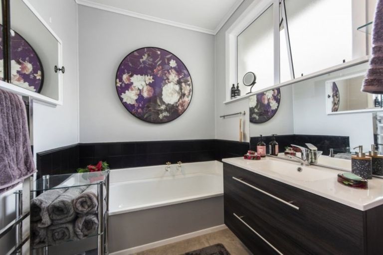 Photo of property in 1047 Fergusson Drive, Clouston Park, Upper Hutt, 5018