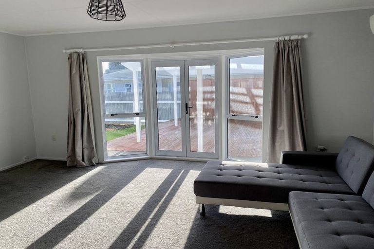 Photo of property in 28 Apollo Parade, Milson, Palmerston North, 4414