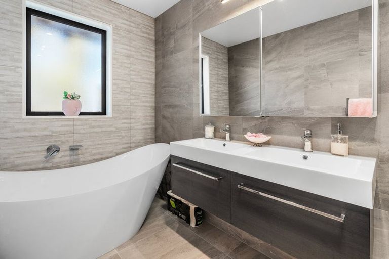 Photo of property in 19 Whitburn Avenue, Halswell, Christchurch, 8025