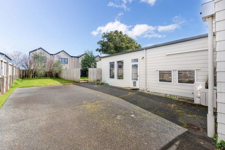 Photo of property in 11 Fathom Place, Te Atatu Peninsula, Auckland, 0610