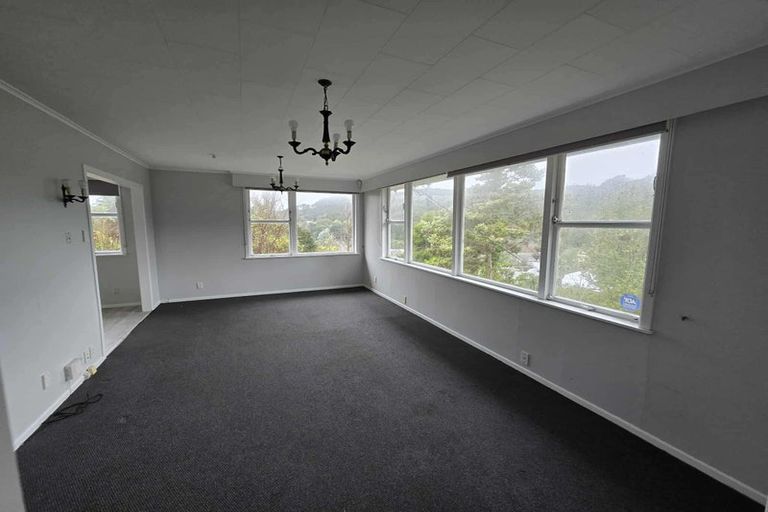Photo of property in 6 Wyndham Road, Pinehaven, Upper Hutt, 5019