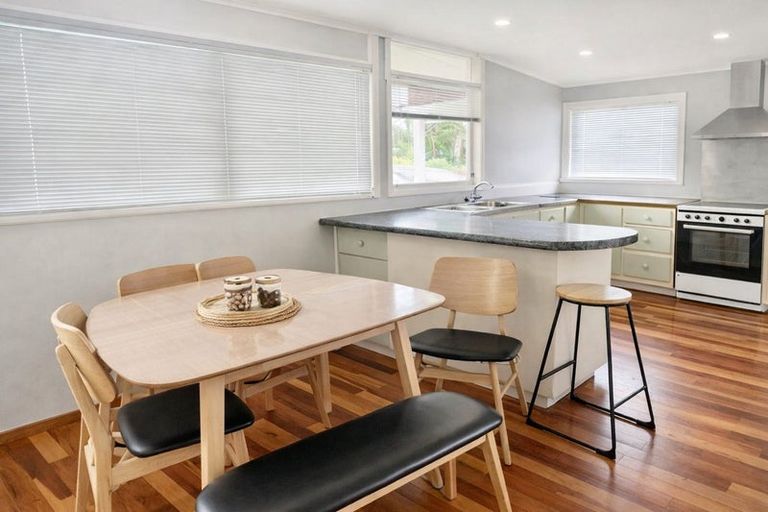 Photo of property in 21 Riverpark Crescent, Henderson, Auckland, 0610