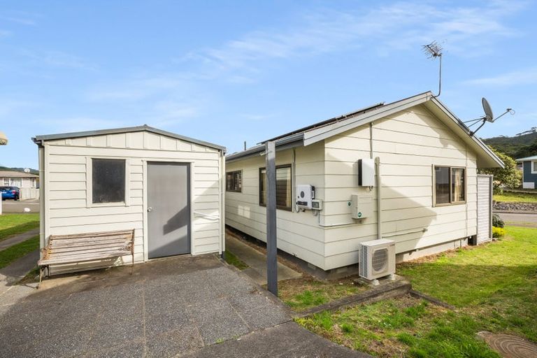 Photo of property in 2 Te Arawi Street, Takapuwahia, Porirua, 5022