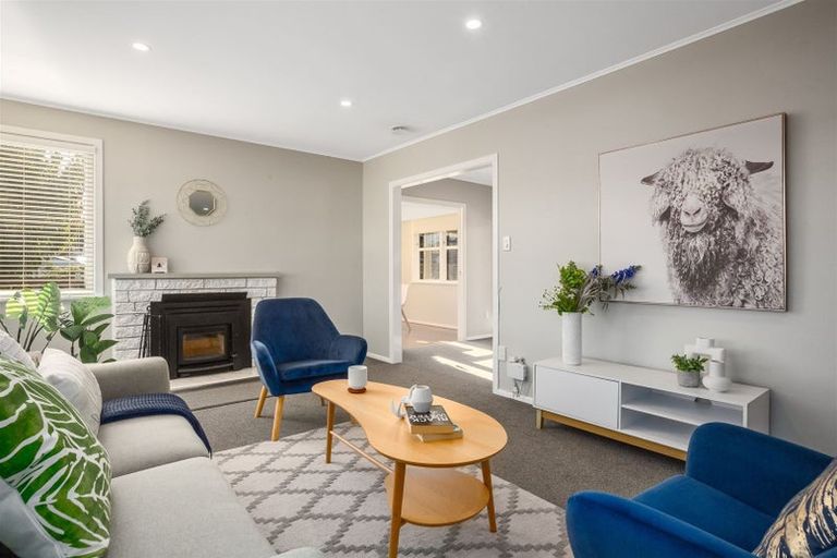 Photo of property in 11 Cara Crescent, Paparangi, Wellington, 6037