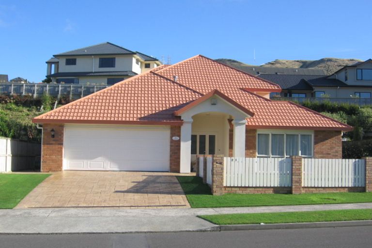 Photo of property in 21 Amesbury Drive, Churton Park, Wellington, 6037